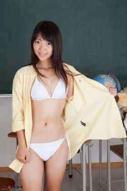 美女脱衣服脱内衣